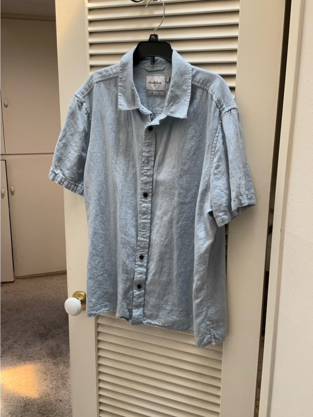 Men’s button front shirt